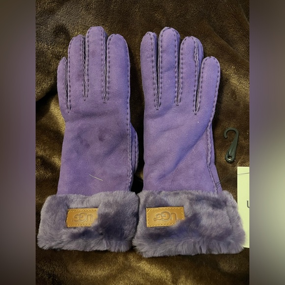 UGG Genuine Shearling Turn Cuff Gloves - PURPLE - Picture 3 of 11